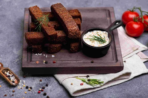 Чесночные гренки — ржаные хлебцы с чесночным маслом